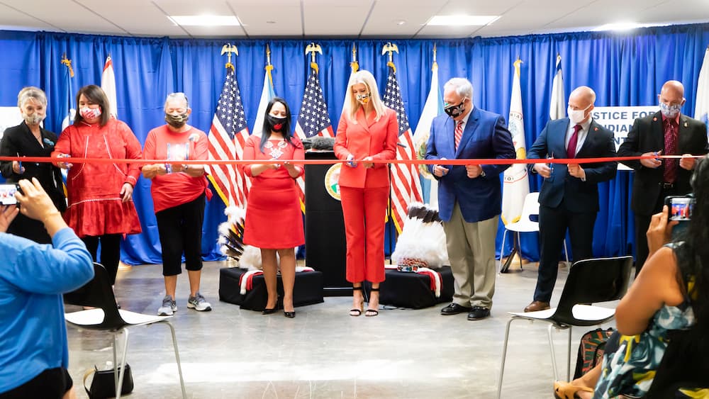 Ribbon Cutting Event with 8 individuals 